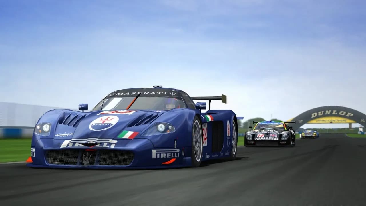 GTR 2 FIA GT Racing Game — скриншот 1
